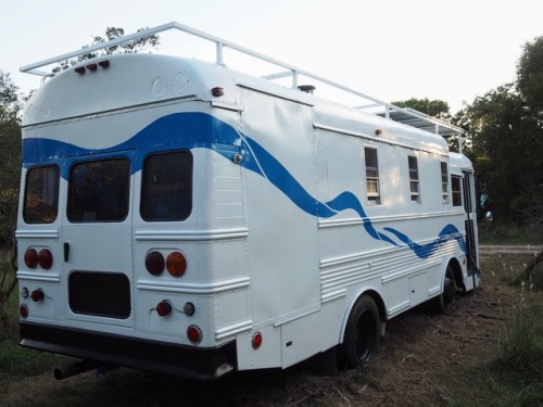 utwo:  Tiny Bus House© tinyhouseswoon