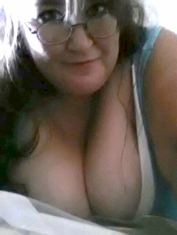 wickedlywenchy:  Pardon my cleavage…..