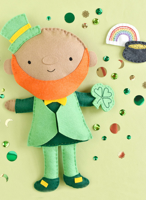 How to Make a Felt Leprechaun Doll  // Handmade Charlotte Follow For Recipes, DIYs, Ect.