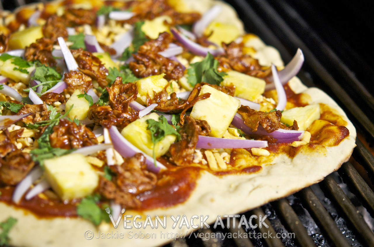 yackattack:  HAPPY VEGAN PIZZA DAY, EVERYONE! Because I love you, A LOT, I’ve made