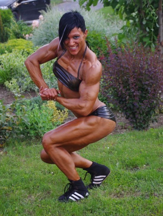 yvwalvekar:  muscle woman———-hot n fit———-suzy kellner 