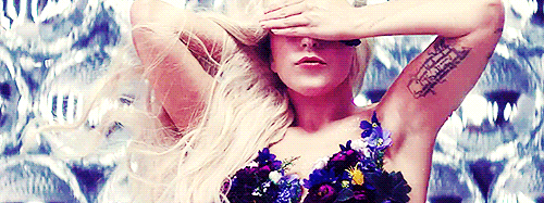 heavyfrolover:  Free my mind ARTPOP. You make my heart stop!. 
