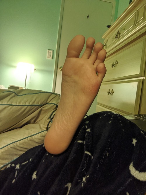 prettymistletoes: dextrous toes?