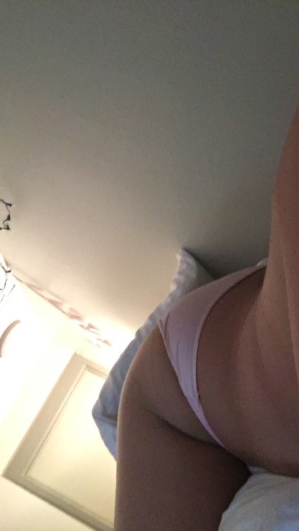 coveryoshitinglitta: (This looks weird but it’s just a pic of the side of my waist and booty) 