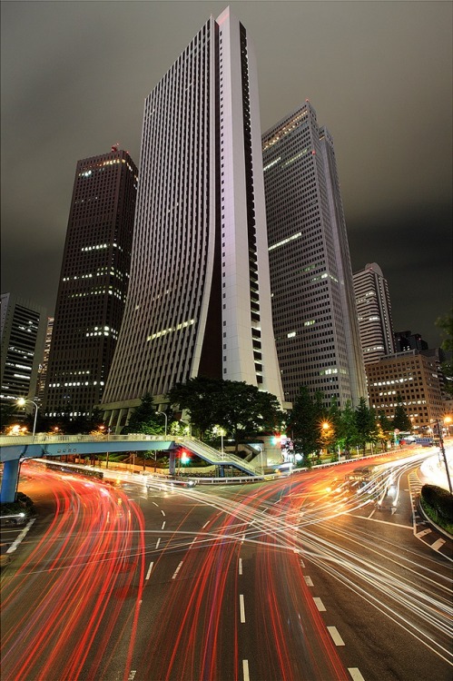 fuckyeahstreetlights:Shinjuku, Tokyo (source)