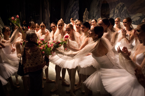 ele-bee:Mariinsky corps dancers giving their flowers to a retiring ballet master, so touching. Photo