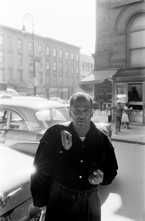 milkandheavysugar:Langston Hughes poses in Harlem, June 1958