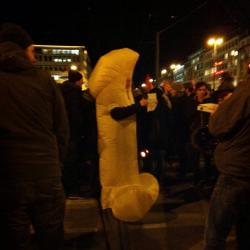 csidesuicide:  almost 20 thousand people were demonstrating against pegida in munich 12th of january a man holding a note: “Immer noch mehr Niveau als Pegida”