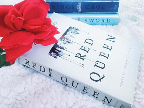 Hello everyone! Today photo is Red Queen by Victoria Aveyard. You guys have no idea how much I love 