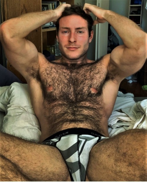 x1randevbprsiq29g4n:  Hairy, sexy fucker.   Hello, future Husband 