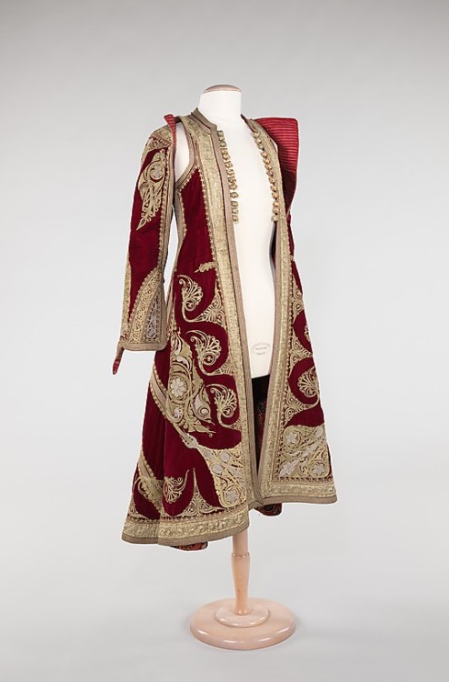 persephonechiara:fashionsfromhistory:Coat1900-1909Albania MET@imperiius