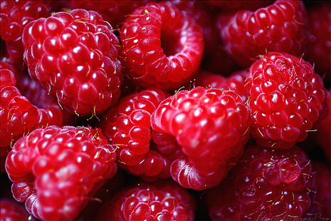 get-fit-4-life:  Yummm and healthy raspberries! 