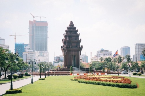 #柬埔寨 最後一篇 就用無聊的#金邊 來收尾了 #獨立紀念碑 #IndependenceMonument #四臂河 #MekongRiver #皇宮廣場 #RoyalPalaceSquare #塔仔