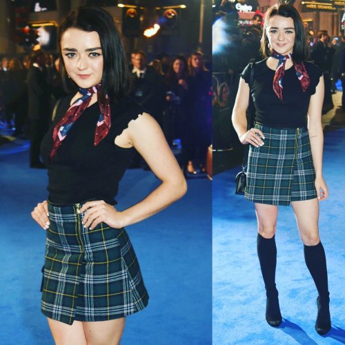 Porn sexyandfamous: Maisie Williams photos