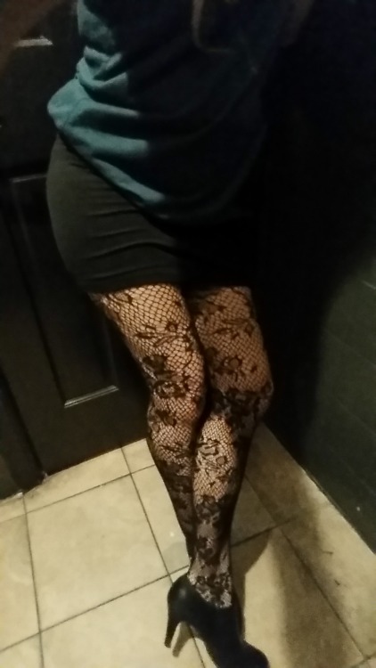 Tipsy attempt to get a picture of the sexy as fuck tights that just got two compliments within a min