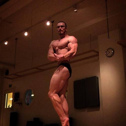 curiositymg:  Pete Lind, I think. Looking damn good.