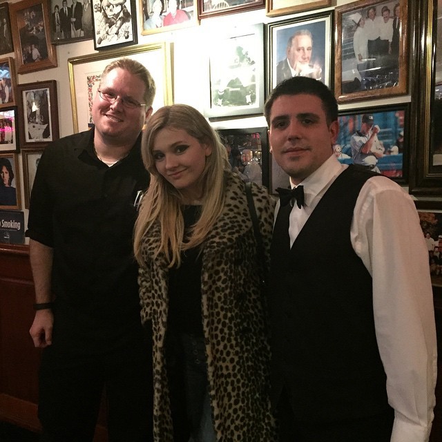 Last night, Oscar nominated actress Abigail Breslin joined us for dinner. Here, Joe and Danny posed with the film star after a satisfying meal. #starsighting #nyc