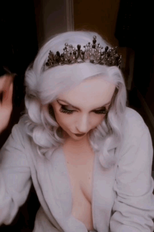 satans-knitwear:✨ Darling, you should see me in a crown. ✨Treat me ~ Tip me 