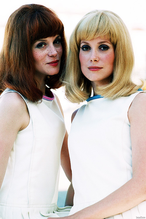 lanallure:  Sisters Françoise Dorléac and Catherine Deneuve in Les Demoiselles