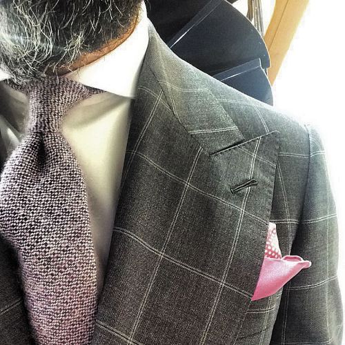 Almost monochromatic! #zimmastyle #zimmatailors #doublebreast #cashmere #pocketsquare #bespoke (at Z