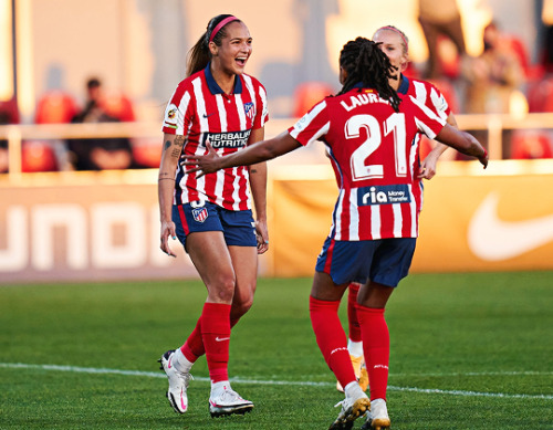 Deyna Castellanos celebrates after scoring during the match between Atletico de Madrid and Logrono a