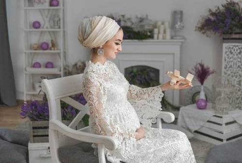 Beautiful white lace maternity #HijabiStyle from @diana_omarova_makeup - мое безграничное счастье ма