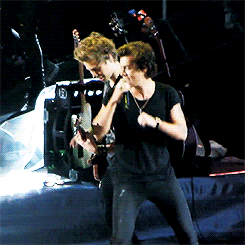 ohhipstaplease:   Holy mother of god, this is probably my favorite gif. 