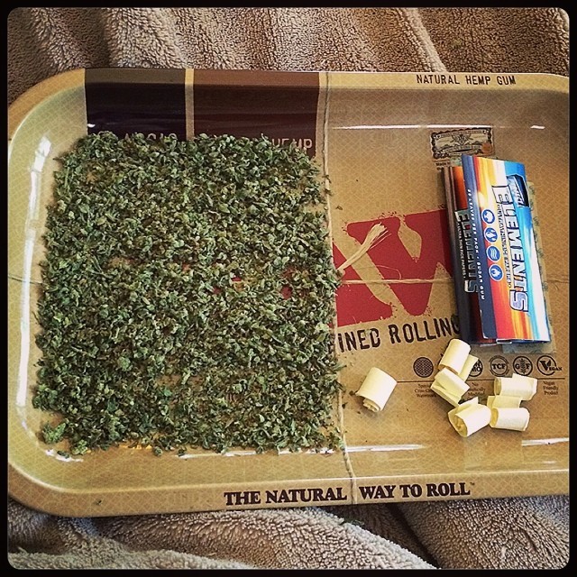 weedporndaily:  Getting ready to roll up some @elementspapers for me and the hubby