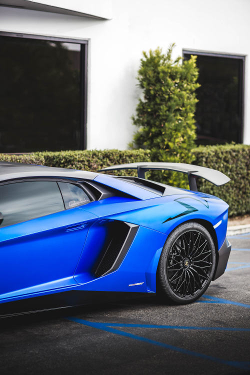 luxware:  Aventador SV