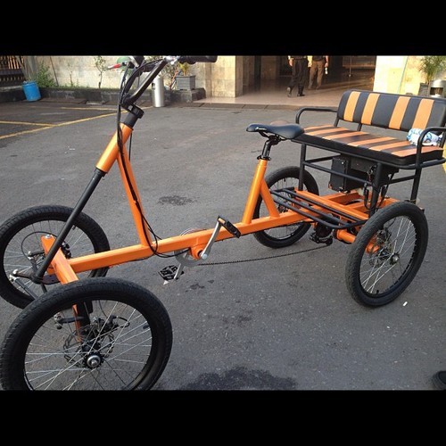 sepeda-sepeda: 4 wheel bike. #bicycle #gowes #jogja #iphonesia (at Stasiun Yogyakarta Tugu)
