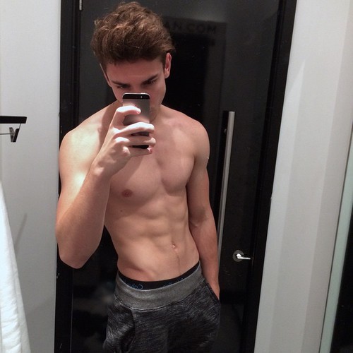 https://gay-is-so-cuuute.tumblr.com/post/128067316631