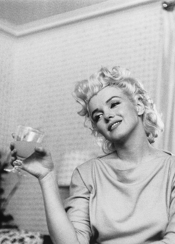 laurasaxby-deactivated20171112: Marilyn Monroe photographed by Ed Feingersh, 1955. 