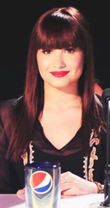 diva-demi-lovato:  Franja *u*