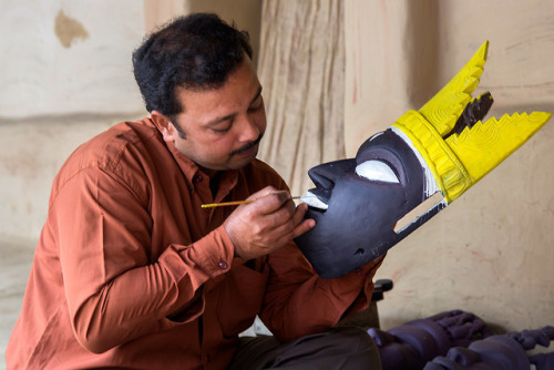 Men painting a Gomira mask, Bengal, photo by Lopamudra Talukdar