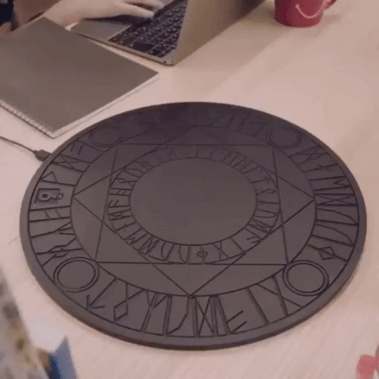 beardqueer: catchymemes: Phone Charger Magic Circle By 6秒商店 this is so unnecessary, i need 20