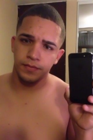 damnthatshytshot:  sglmale: Don’t he look a little bit like Pres. Obama….just a little? Lol