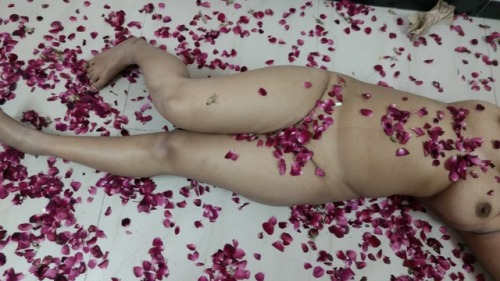 ananyaarjunsblog - Rose give me more pleasure on floor