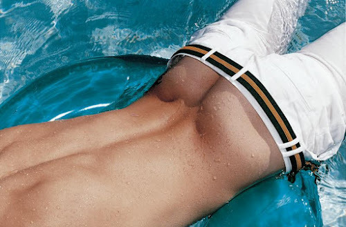 hoeirl:  ‘Bigger Splash’ by Matthias Vriens