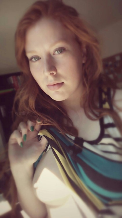 sunlitbeachtrash:  it’s friday. it’s sunny. this is good. 