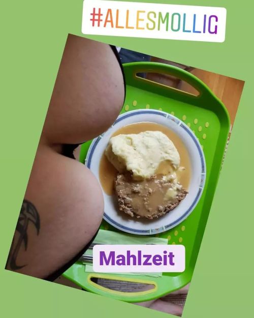 Gestern beim #mittagessen #pekingsammy #allesmollig #molligeFrauen #mollige #bodypositivity #nobodys