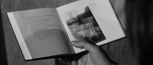 Last Year at Marienbad (a.k.a. L'annèe dernière à Marienbad) (Alain Resnais, 1961): hands