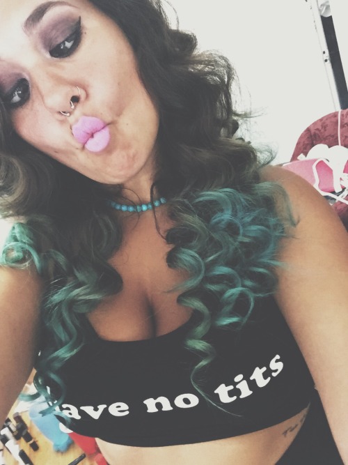 dablackpeterpan:  shaqdeva:  asavageking:  shaqdeva:  I have no tits  😈👀👀👀😍  🙈  LAWD