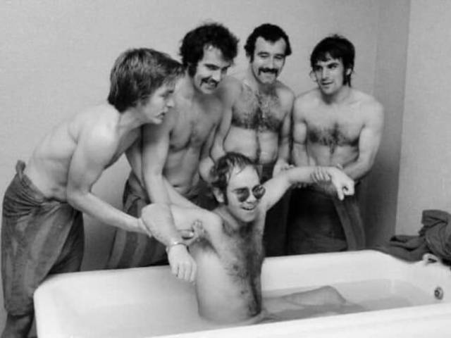 passareltemps:&ldquo;Elton John pictured visiting the grounds of Watford Football Club, where he is a Vice-President, to meet and train with the players to keep fit. Left to right: Watford players Billy Jennings, Duncan Welbourne, Pat Morrissey and Dave