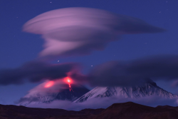 sushiflavour:  nubbsgalore:  photos by denis budkov of the 2012 tolbachik eruption in russia’s kamchatka peninsula  NICE 