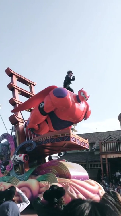 Why is nobody talking about this AMAZING Baymax float in the brand new Tokyo Disneyland Parade unvei