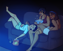 linklings:  Poly triad babes movie night