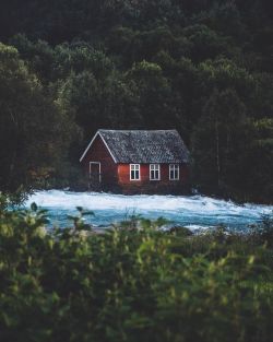 utwo:
“ Cabins in Norway
© M. Kuhr
”