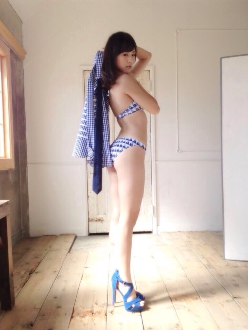 beckenbauer1052:  佐藤すみれ - Google+ ヤンジャンさんの50人グラビア？ 立候補する(°_°)♡ さ、金曜だし夜更かしするか…笑 