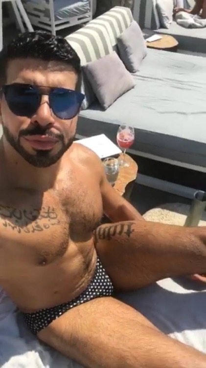 Who doesn’t want to be with this sexy Emirati? His sexy bod I really want to take a bite from it, an