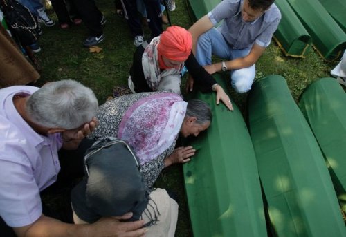 aishiterumjj:SREBRENICA, Bosnia-Herzegovina (AP) — Tens of thousands have gathered in Bosnia to re